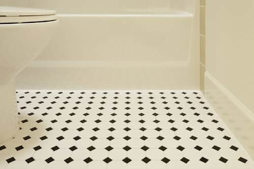 Cushioned-vinyl-installed-in-bathroom-(1)